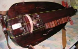 Ukranian_Lira_(Hurdy-gurdy)2.webp