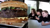 171772-world-039-s-biggest-burger.webp