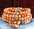 trang-hat-huyet-long-chen-tra.webp
